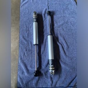 ICON 2007+ GM 1500 0-2IN REAR 2.0 SERIES ALUMINUM SHOCKS VS IR
